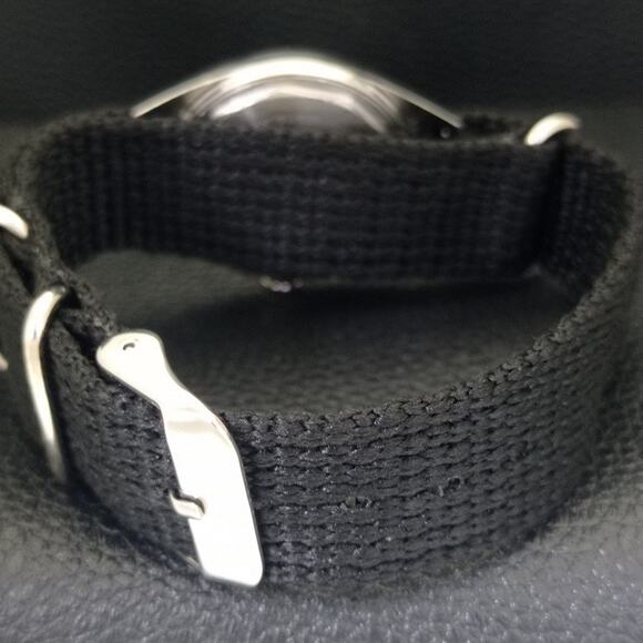 Vintage 1990 Favre Leuba Manual Mens Silver Watch W/Nato Strap - Picture 2 of 9